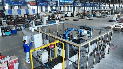 智能驅(qū)動(dòng)，智造未來(lái) 黃山汽車零部件企業(yè)生產(chǎn)忙，機(jī)器人研發(fā)引領(lǐng)產(chǎn)業(yè)升級(jí)